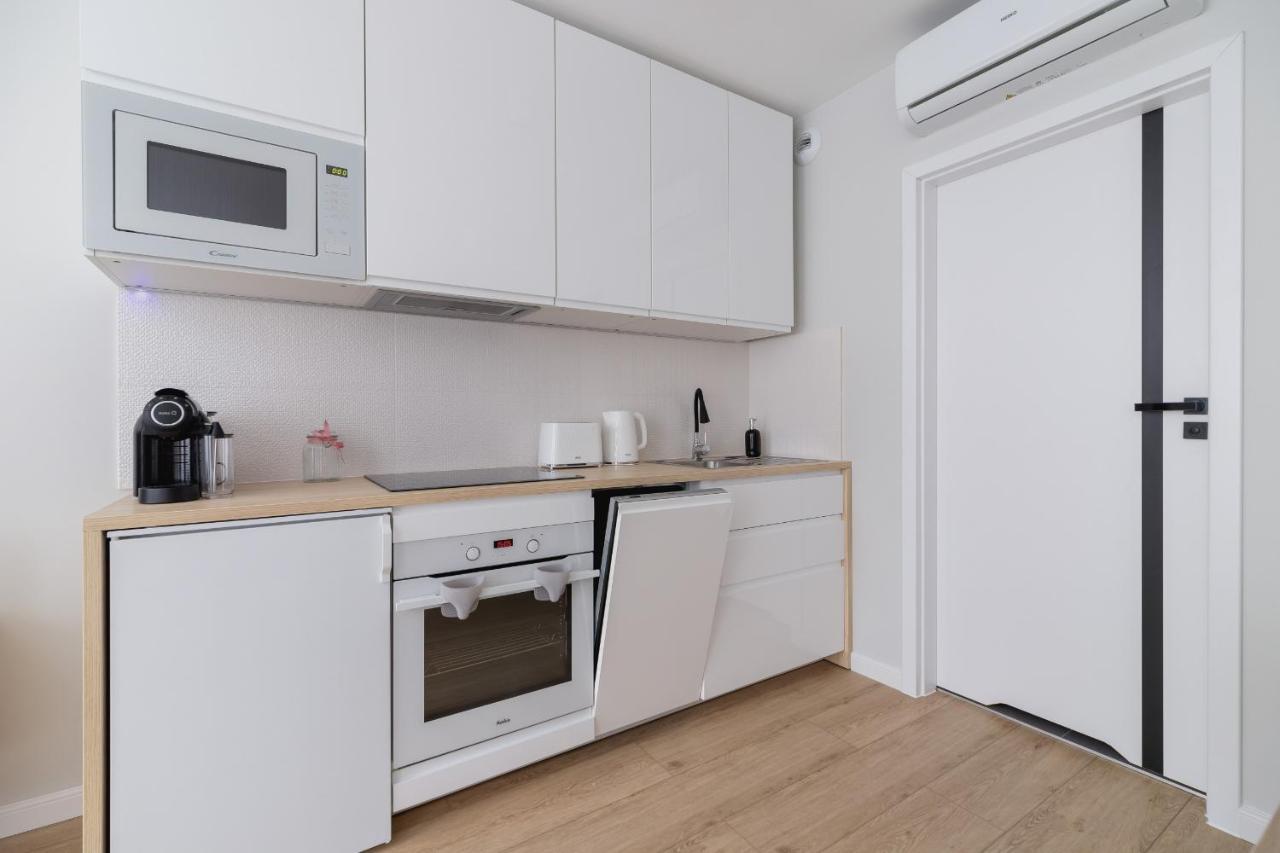 City Studio With Ac Czarnowiejska By Renters Cracovia Exterior foto