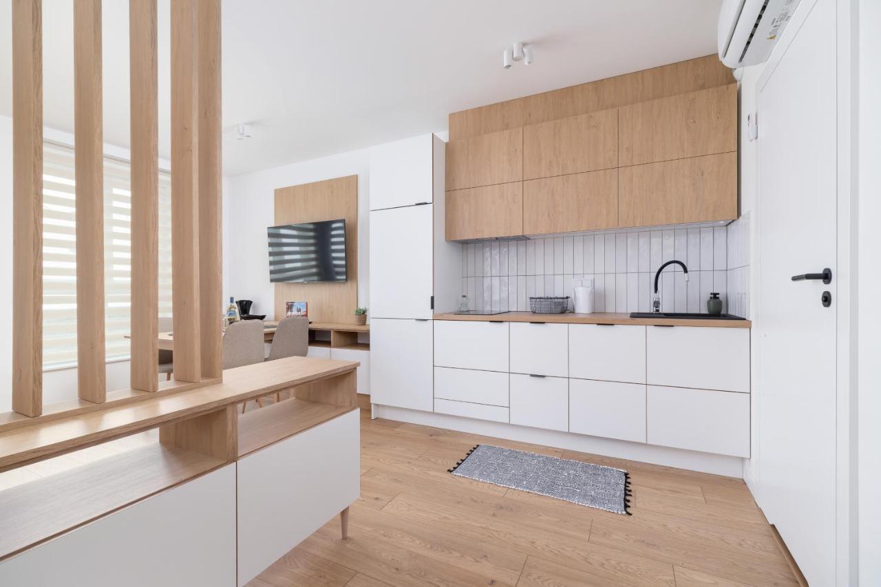 City Studio With Ac Czarnowiejska By Renters Cracovia Exterior foto