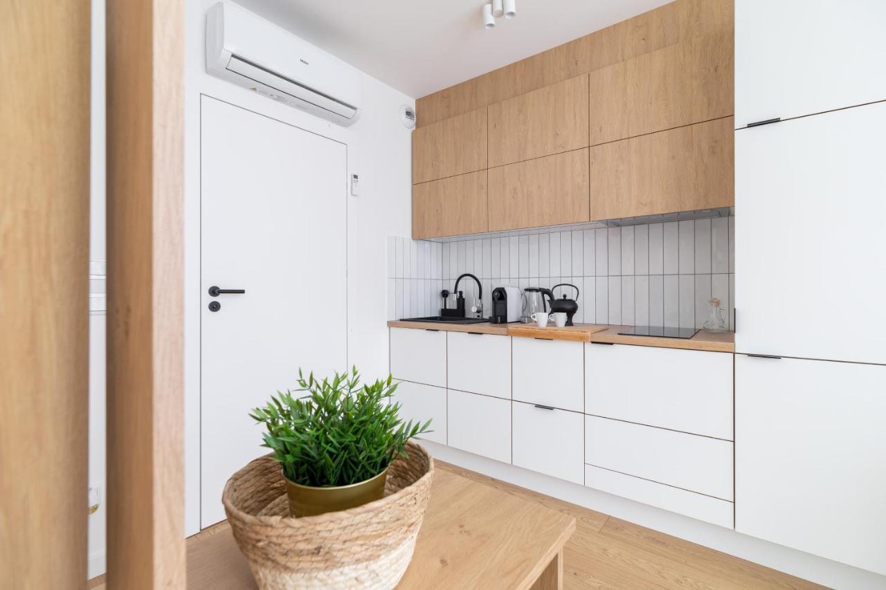City Studio With Ac Czarnowiejska By Renters Cracovia Exterior foto